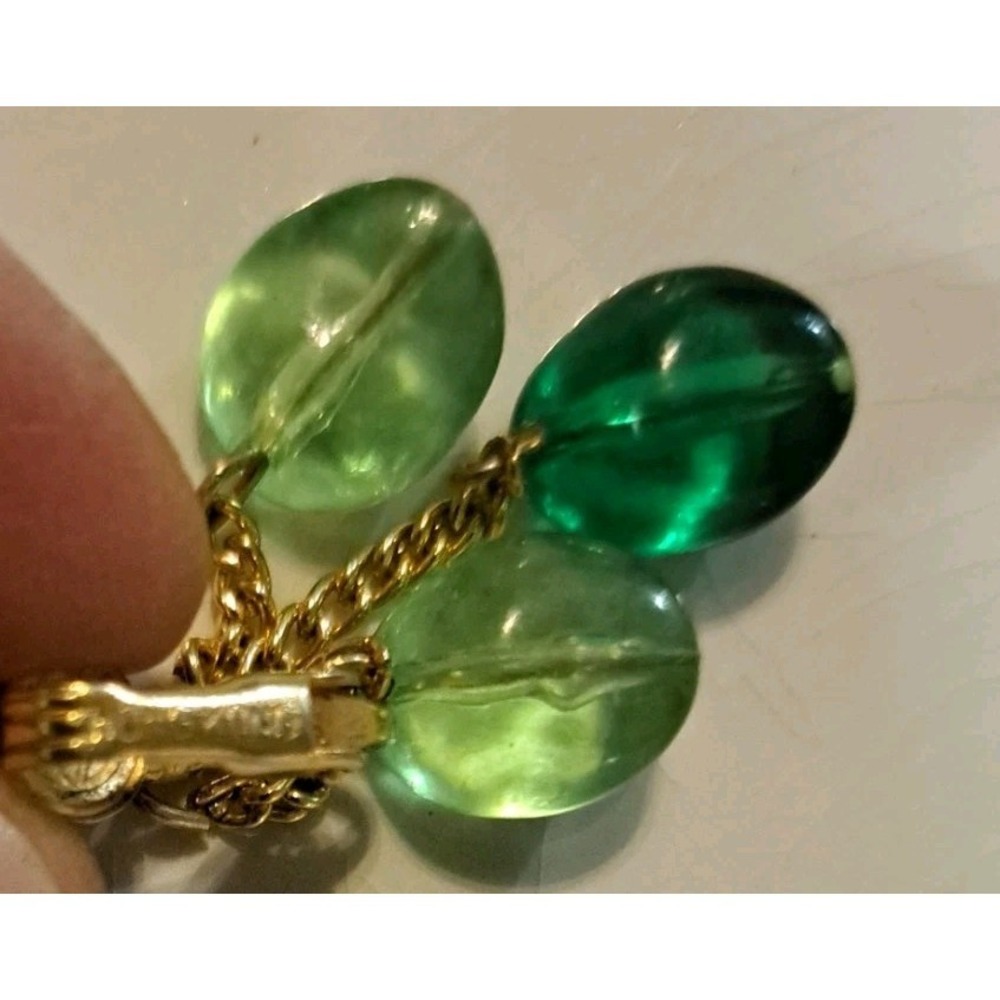 Vintage Clip On Green Stone Dangle Earrings Costume Made In Hong Kong 1950s - Picture 3 of 3